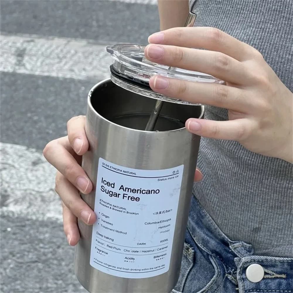 600ml termohrnček so slamkou
